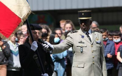 Passation de porte-drapeau au collège Notre-Dame