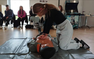 Les collégiens apprennent les gestes qui sauvent